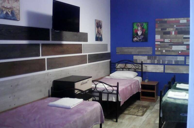 Домик № 6 на 4 спальных места с кухней и верандой