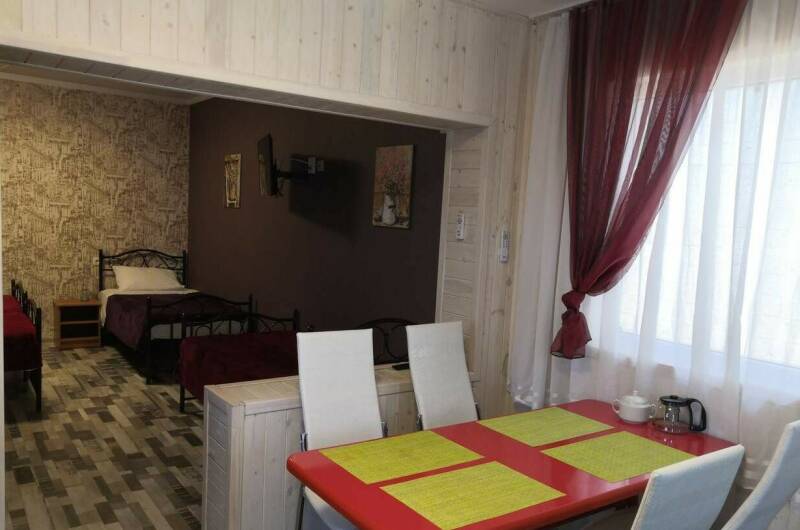 Домик № 7 на 4 спальных места с кухней и верандой