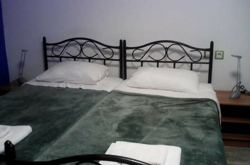 Домик № 8 на 4 спальных места с кухней и верандой