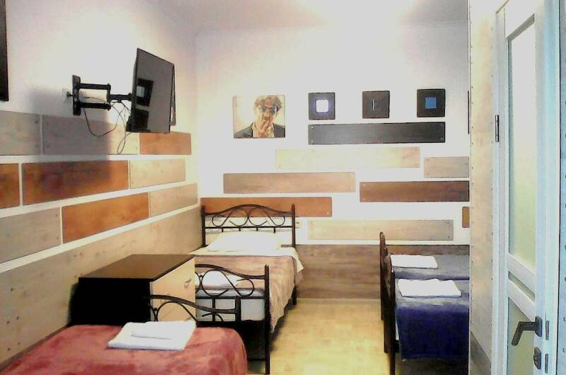 Домик № 8 на 4 спальных места с кухней и верандой