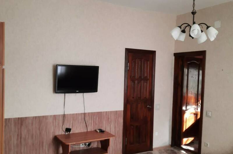 Комната на троих, четверых