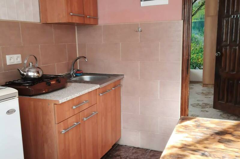 Комната на троих, четверых