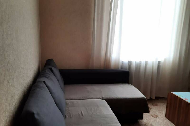 Комната на троих, четверых