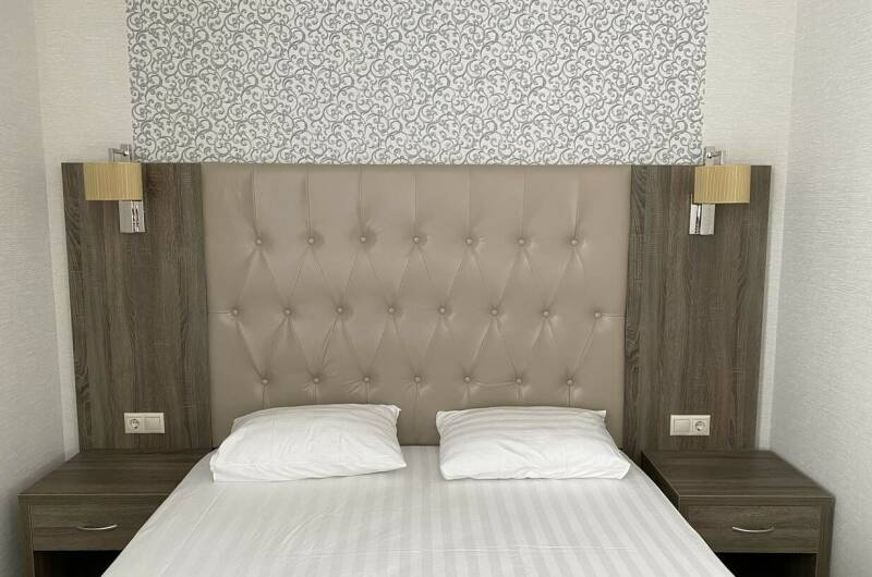 Семейный номер с боковым видом на море