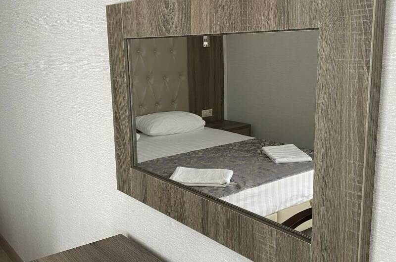 Семейный номер с боковым видом на море