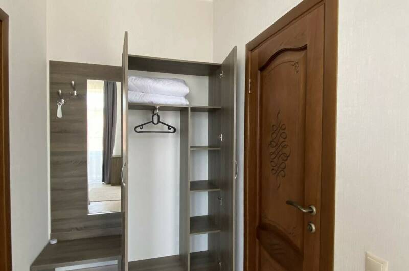 Семейный номер с боковым видом на море