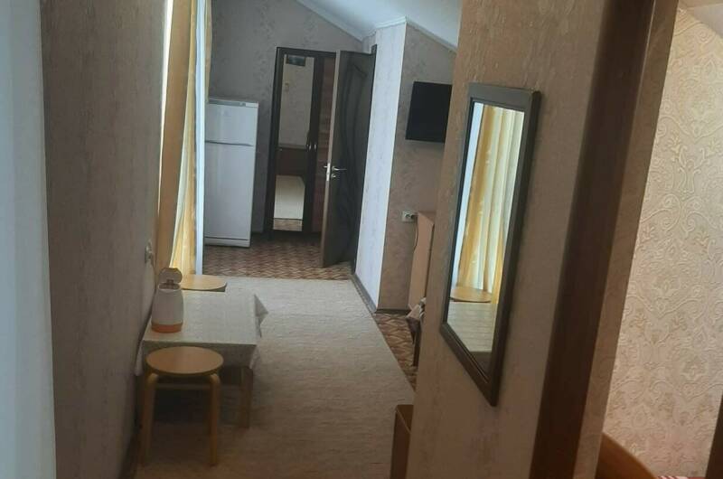 № 5 Четырехместный двухкомнатный номер «Стандарт»