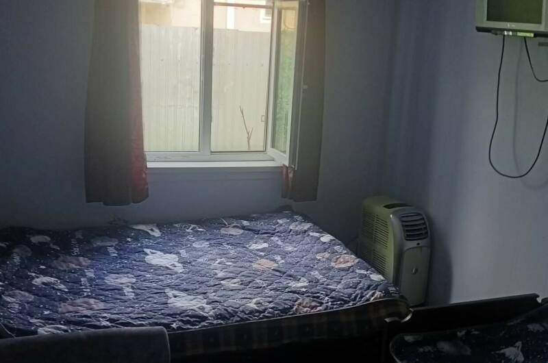 Полдома на 6 человек со своей кухней, две комнаты