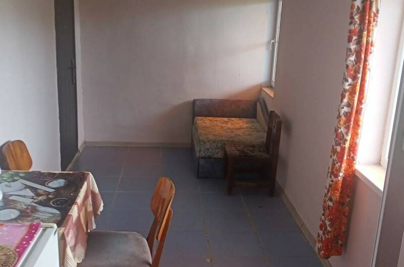 Полдома на 6 человек со своей кухней, две комнаты