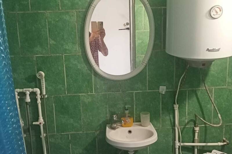 Полдома на 6 человек со своей кухней, две комнаты