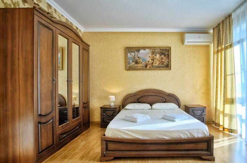 Люкс с одной спальней, балконом и террасой