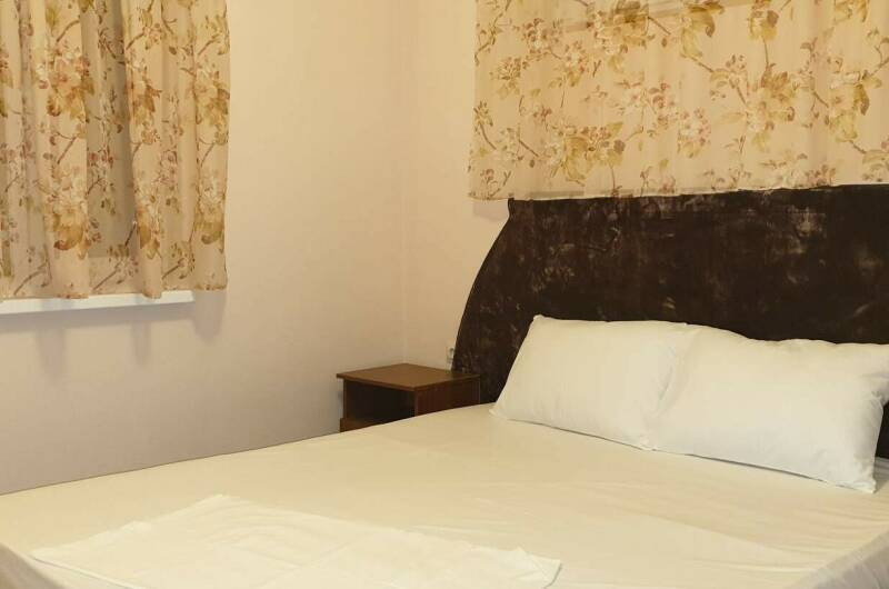 Номер «Полулюкс» 4-х местный с доп. местом