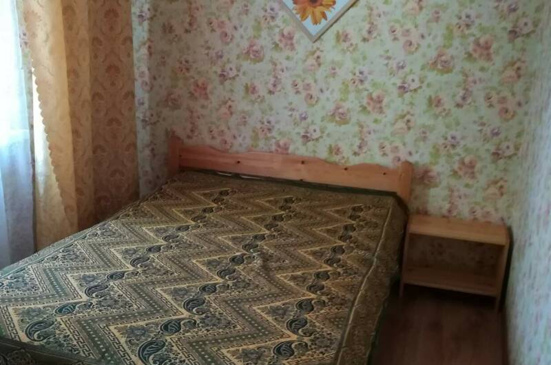 Домик из 3-х спальных комнат с кухней и террасой