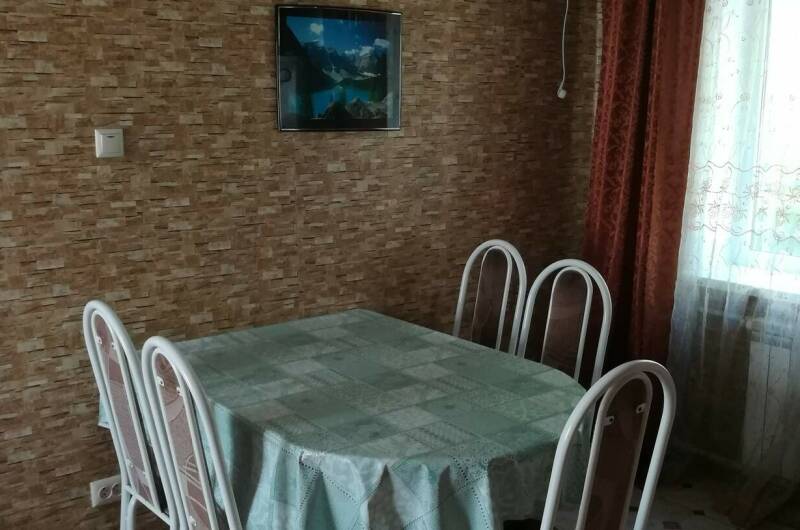 Домик из 3-х спальных комнат с кухней и террасой