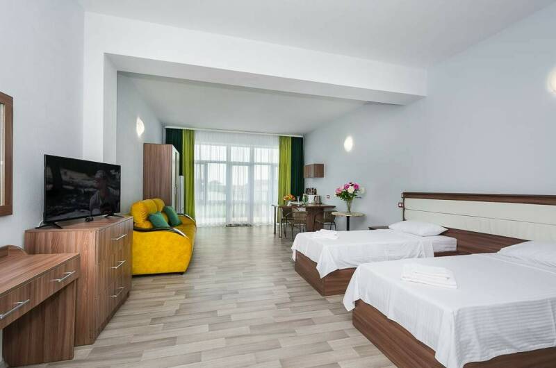 2-х местный с 2-мя 1.5-сп. кроватями с доп. местом