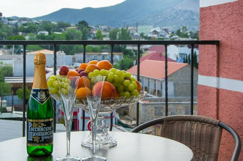 2-х местный с 2-мя 1.5-сп. кроватями с доп. местом