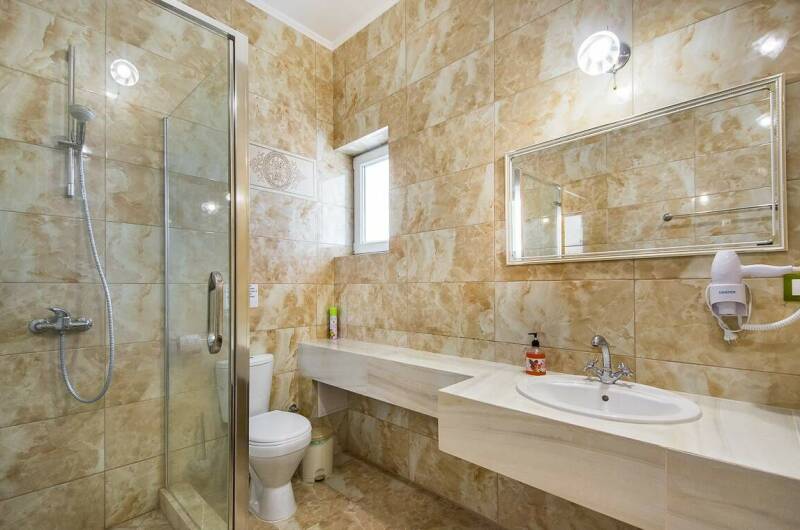 2-х местный с 2-мя 1.5-сп. кроватями с доп. местом