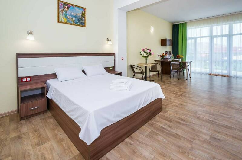 Двухместный с 2-х спальной кроватью и доп. местом