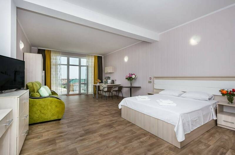 Двухместный с 2-х спальной кроватью и доп. местом