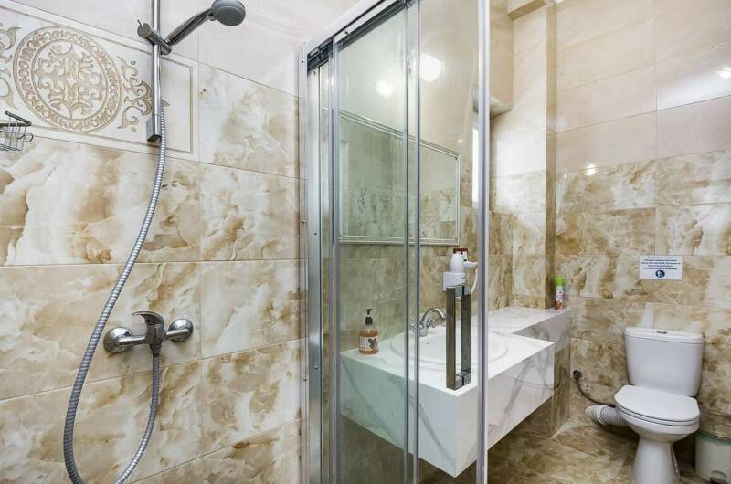 Двухместный с 2-х спальной кроватью и доп. местом