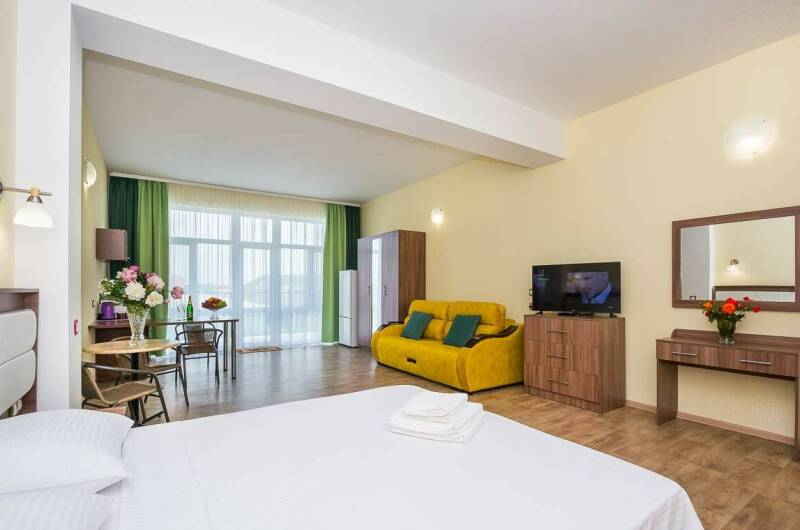 Двухместный с 2-х спальной кроватью и доп. местом