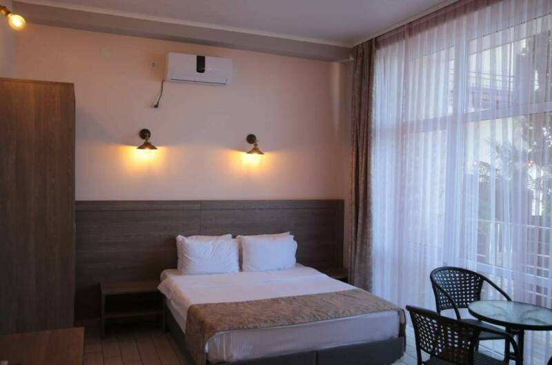 Семейный с балконом вид на бассейн