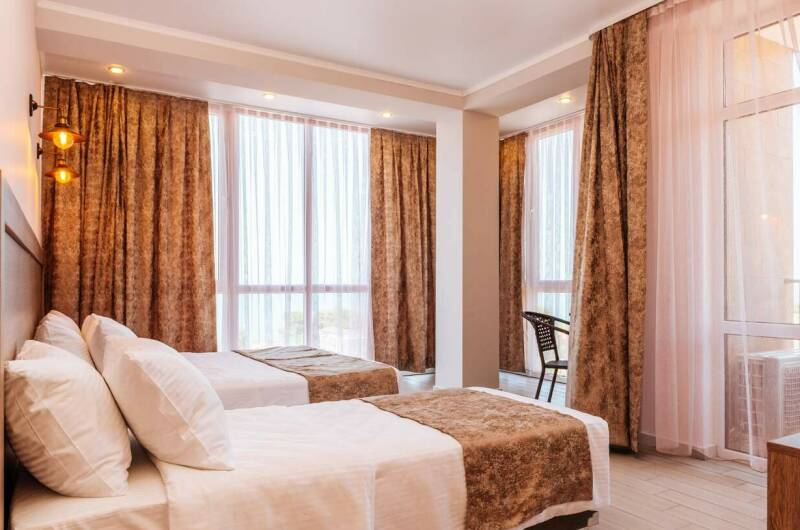 Трехместный люкс с балконом панорамный вид на море