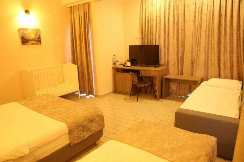 Четырехместный с балконом и видом на горы