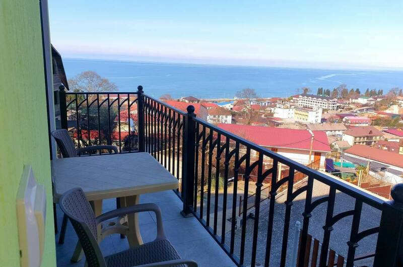 Двухкомнатный номер с балконом и видом на море