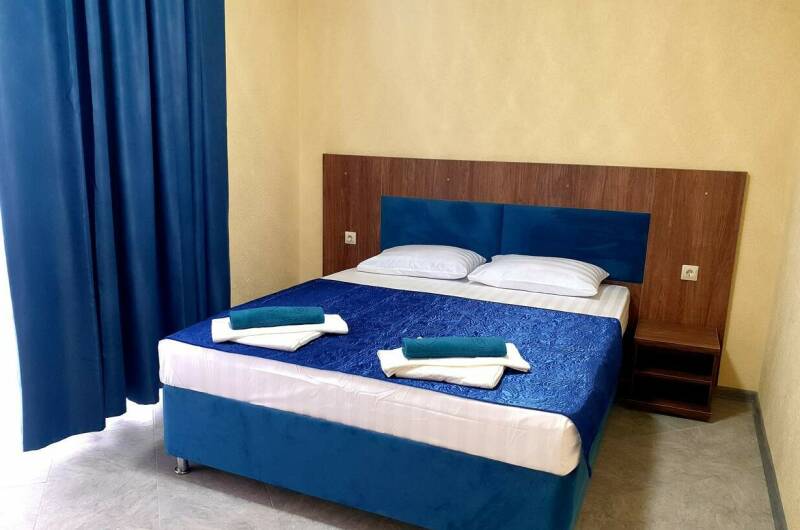 Двухкомнатный номер с балконом и видом на море