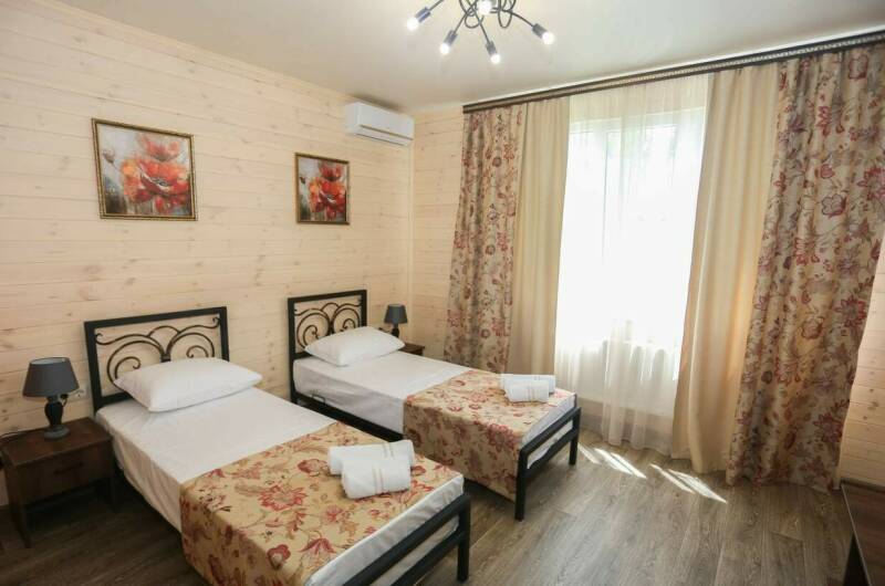 Четырёхместный номер с балконом (10)