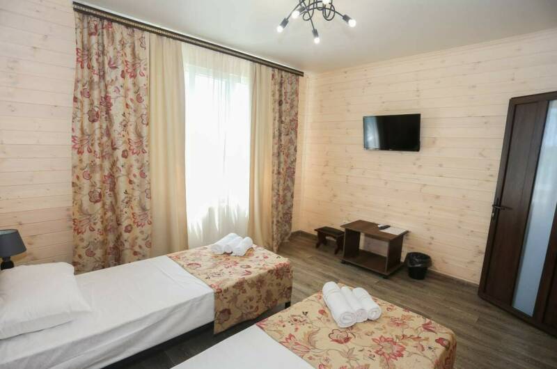 Четырёхместный номер с балконом (10)