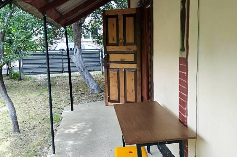 Отдельный дворик с кухней (эконом 2 комн.4 чел)