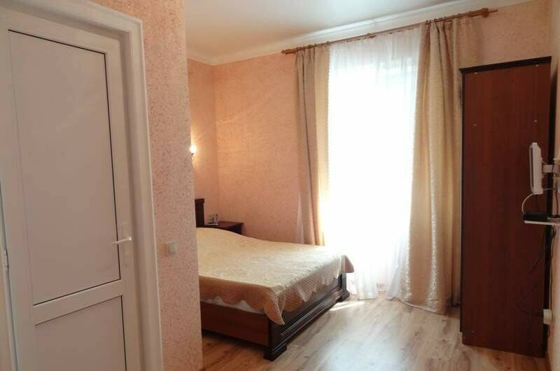 Номер «Люкс» двухкомнатный на 6 человек