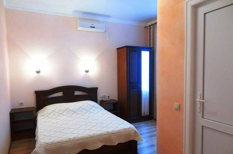 Номер «Люкс» двухкомнатный на 6 человек