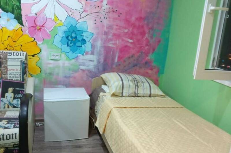 Трёхместная комната под ключ 3 этаж (цветочный)