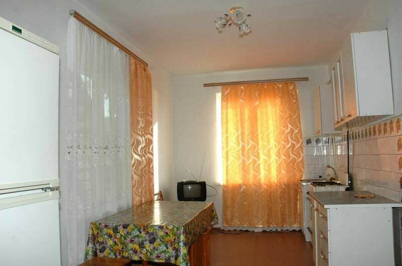 Трёхместная комната (2этаж) кух