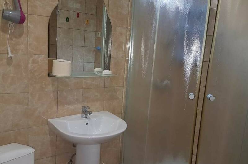 5-местный двухкомнатный с кухней и балконом