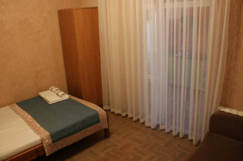 5-местный двухкомнатный с кухней и балконом