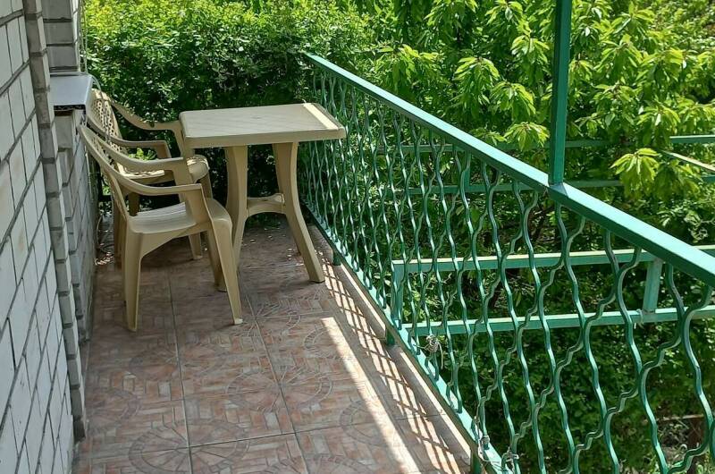 Номер 3-х местный с балконом (левый)