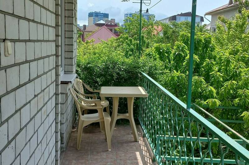 Номер 3-х местный с балконом (левый)