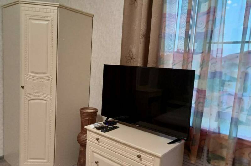 2-х комнатный с большим балконом на 3 этаже