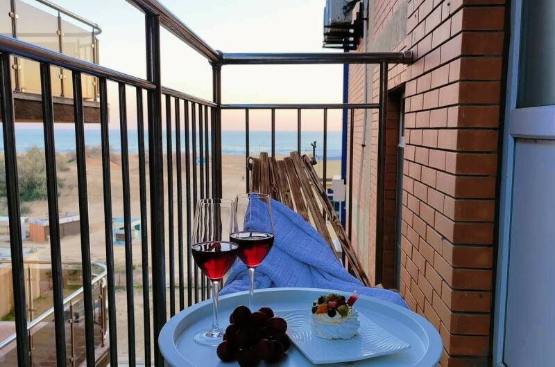 Трёхместный «Комфорт» с боковым видом на море