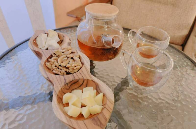 Трёхместный «Комфорт» с боковым видом на море