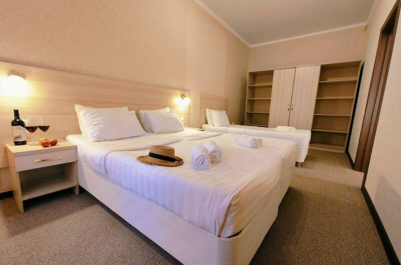 Двухкомнатный Люкс с боковым видом на море