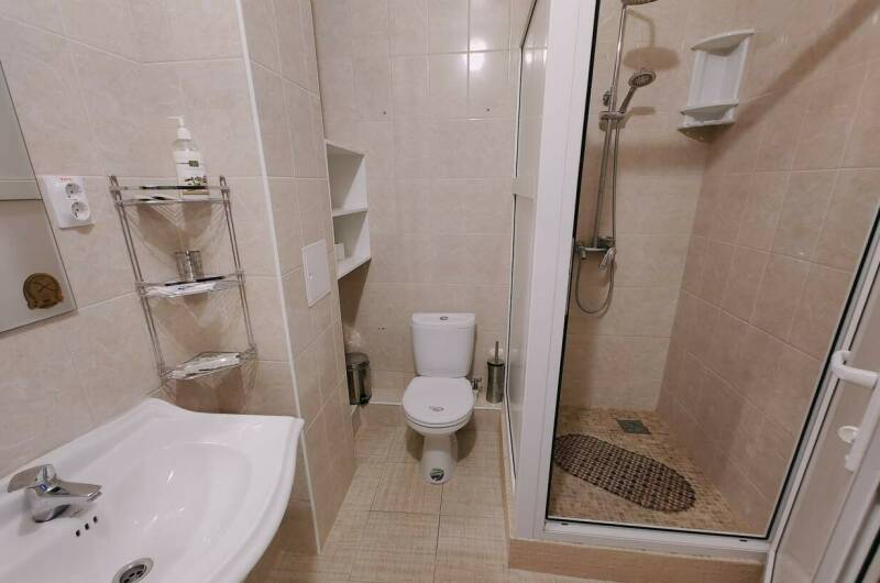 Трехкомн. апартаменты с гостиной и видом на улицу