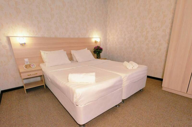 Трехкомн. апартаменты с гостиной и видом на улицу