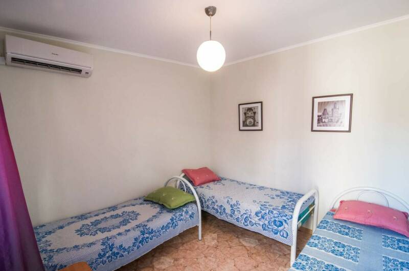 Трехместный номер эконом-класса