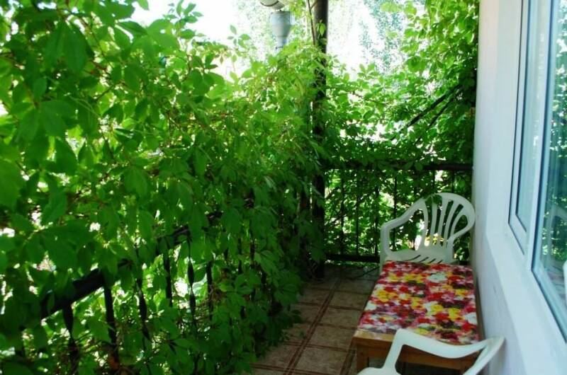 «Стандарт» с балконом 3-х местный номер