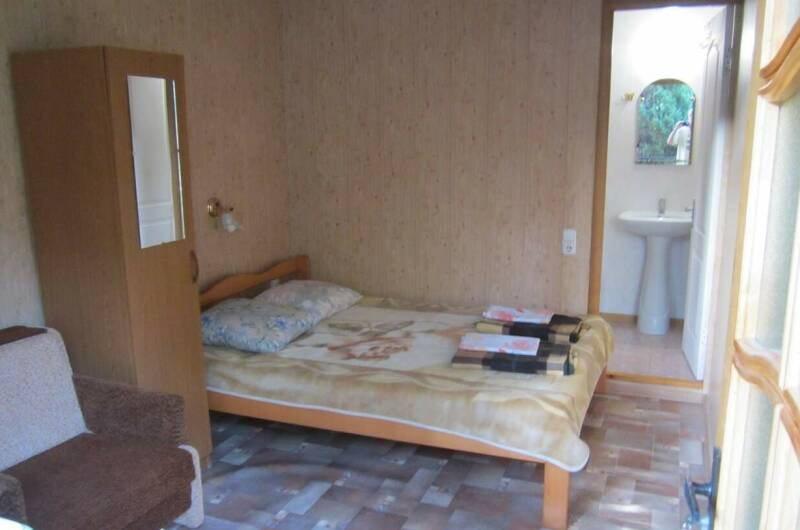 Номер «Стандарт» 2−4 местный с удобствами 3 этаж